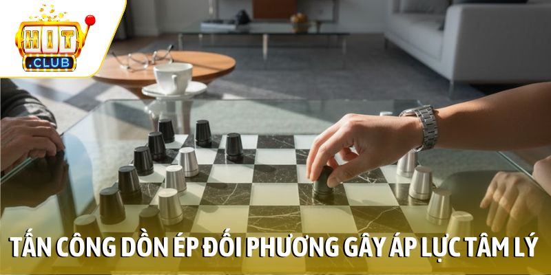 Tấn công dồn ép đối phương gây áp lực tâm lý